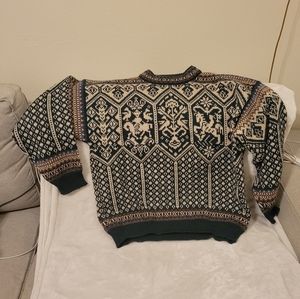 100% Laine Wool Dale of Norway Sweater Christmas / Holiday Design